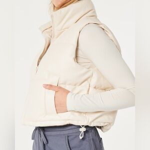 hollister Trending Ultimate Vegan Leather Mini Puffer Vest white